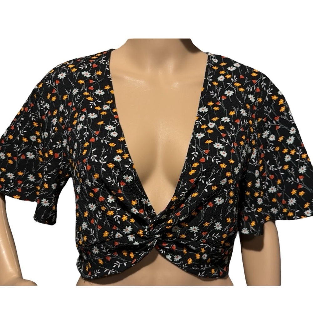 💰BOGO FREE Divided Floral Print Crop Top or Shrug